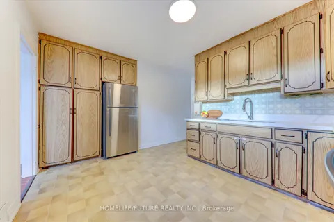 437 Fairleigh Ave, Oshawa, ON L1J 2W4