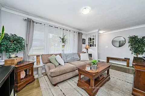 52 Athabasca St, Oshawa, ON L1H 7H6