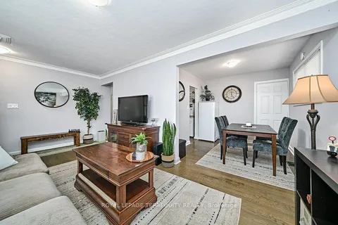 52 Athabasca St, Oshawa, ON L1H 7H6