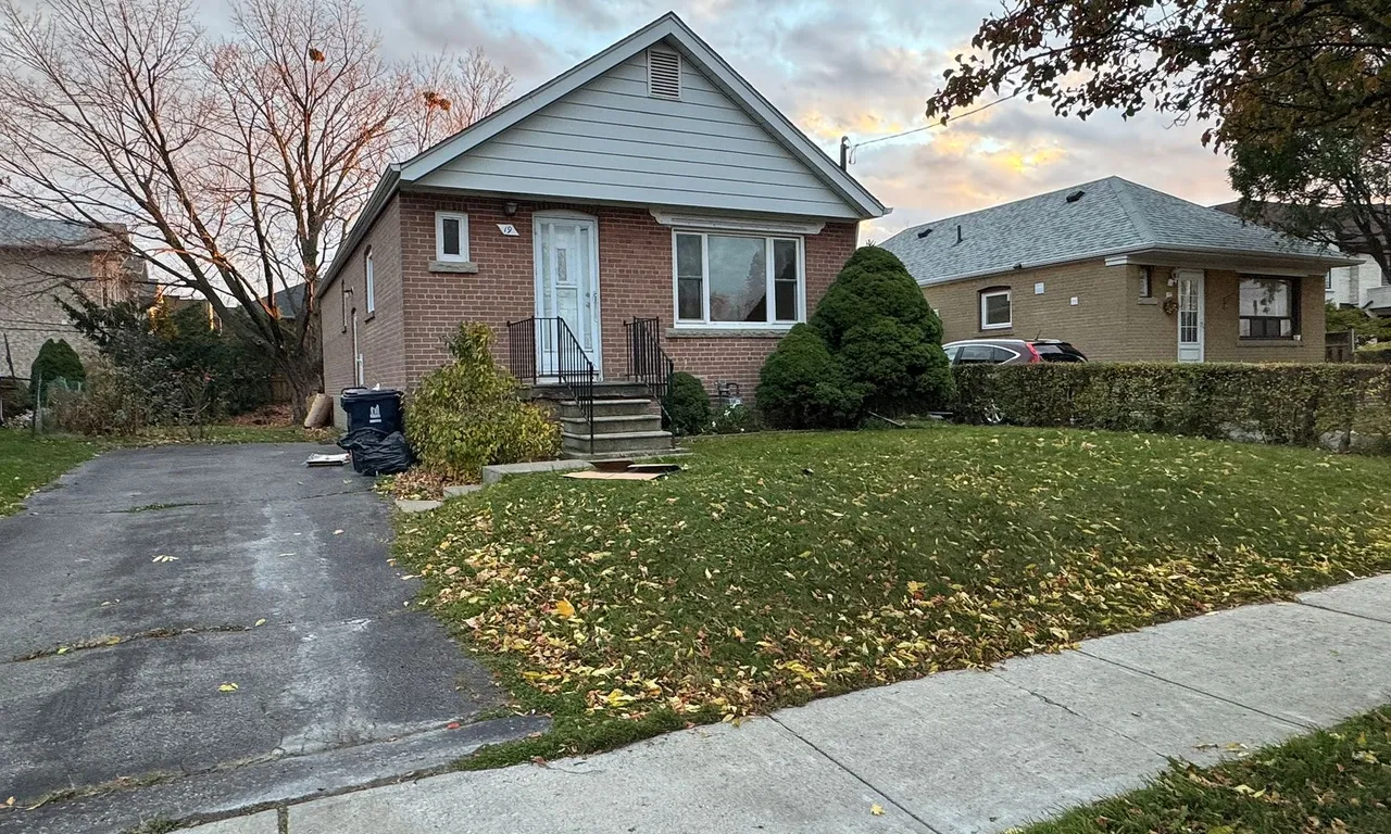 19 Stamford Sq, Toronto, ON M1L 1X2