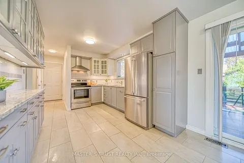 18 Brant Crt, Oshawa, ON L1G 4M9