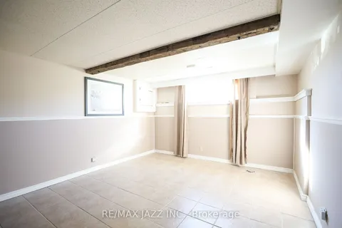 135 Springdale Cres, Oshawa, ON L1H 7B9