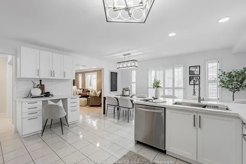 203 Fallingbrook St, Whitby, ON L1R 2B1