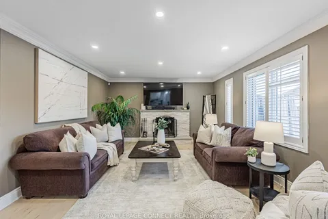 203 Fallingbrook St, Whitby, ON L1R 2B1