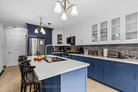 87 Old Colony Dr, Whitby, ON L1R 2G9