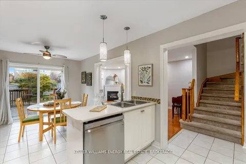 10 Lurosa Cres, Whitby, ON L1R 3A9