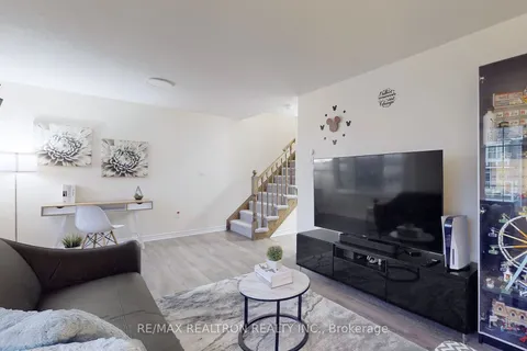 2408 Fall Harvest Cres, Pickering, ON L1X 0G2