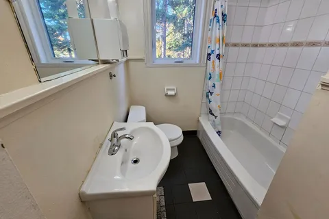 2948 Kingston Rd, Toronto, ON M1M 1N8