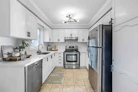 1564 Saugeen Dr, Pickering, ON L1V 5P9