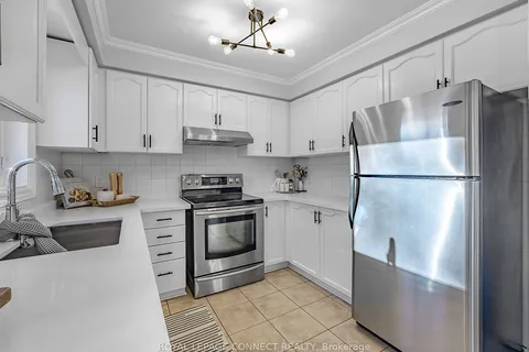 1564 Saugeen Dr, Pickering, ON L1V 5P9