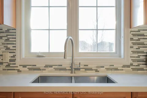 131 Root Cres, Ajax, ON L1T 4L5