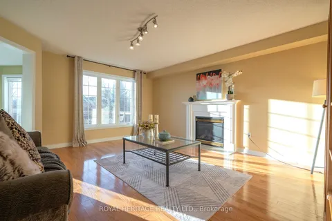 131 Root Cres, Ajax, ON L1T 4L5
