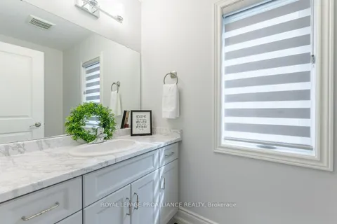 40 Ouellette Dr, Whitby, ON L1P 0E3