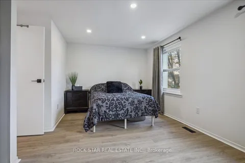 560 Camelot Dr, Oshawa, ON L1K 1K4