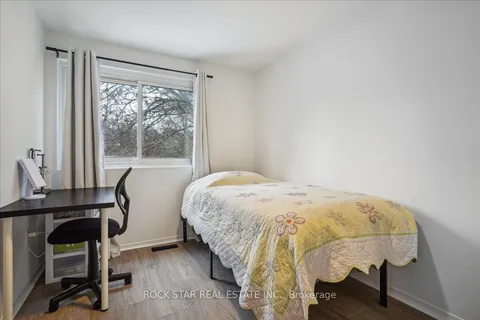 560 Camelot Dr, Oshawa, ON L1K 1K4
