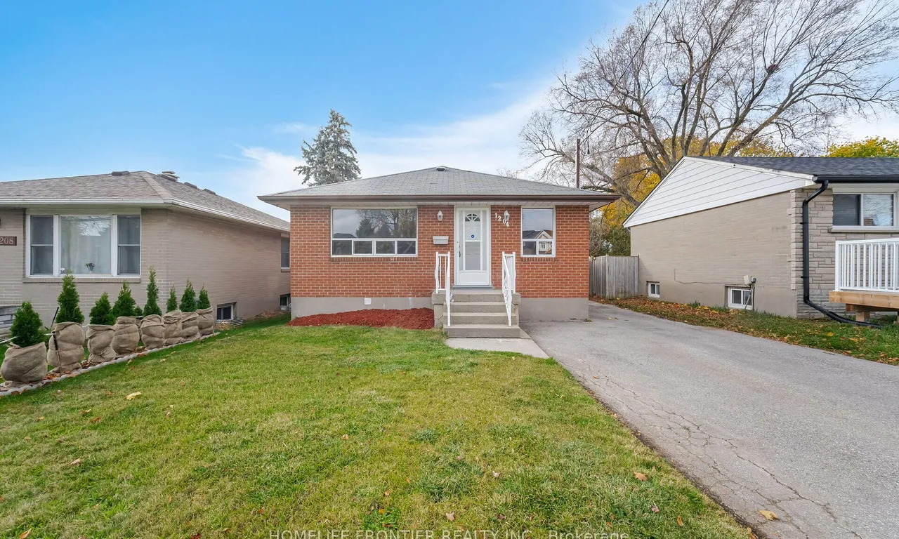 1204 Simcoe St, Oshawa, ON L1H 4M2