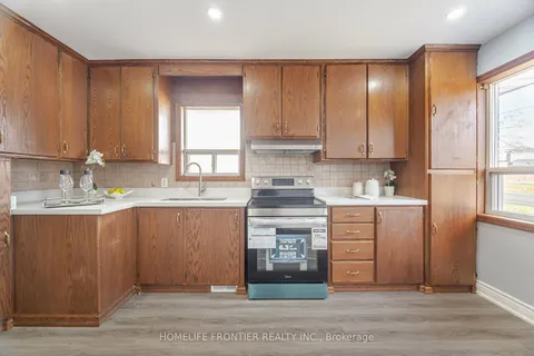 1204 Simcoe St, Oshawa, ON L1H 4M2