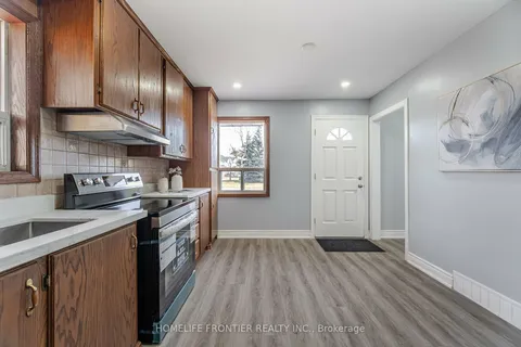 1204 Simcoe St, Oshawa, ON L1H 4M2