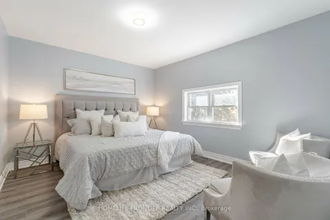 1204 Simcoe St, Oshawa, ON L1H 4M2