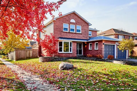 920 Royal Orchard Dr, Oshawa, ON L1K 1Z9
