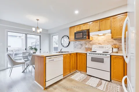 920 Royal Orchard Dr, Oshawa, ON L1K 1Z9