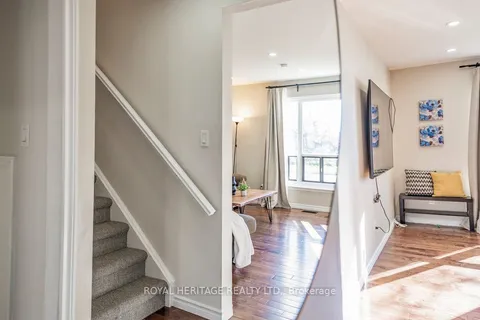 272 Phillip Murray Ave, Oshawa, ON L1J 1G9