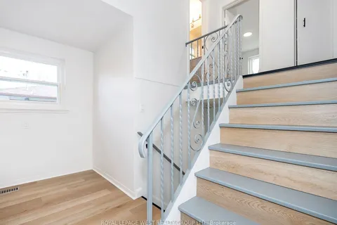 33 Syracuse Cres, Toronto, ON M1E 2G7