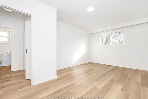 33 Syracuse Cres, Toronto, ON M1E 2G7