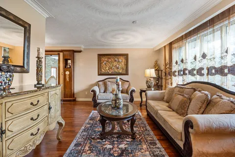 128 Shropshire Dr, Toronto, ON M1P 1Z4