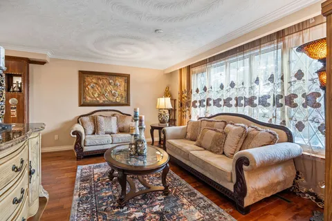 128 Shropshire Dr, Toronto, ON M1P 1Z4