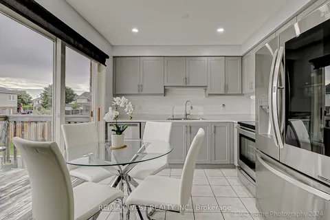 571 Blythwood Sq, Oshawa, ON L1K 2R7