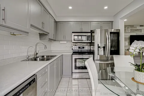 571 Blythwood Sq, Oshawa, ON L1K 2R7