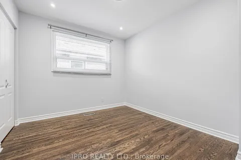 8 Chipper Cres, Toronto, ON M1K 4R3