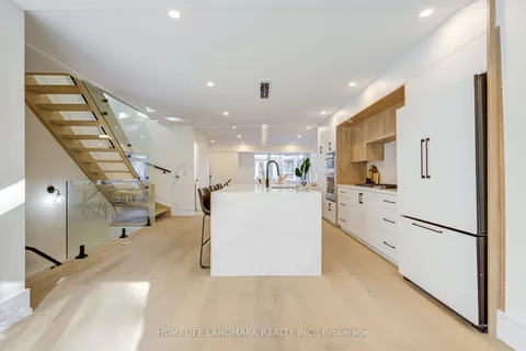 18 Haig Ave, Toronto, ON M1N 2W1