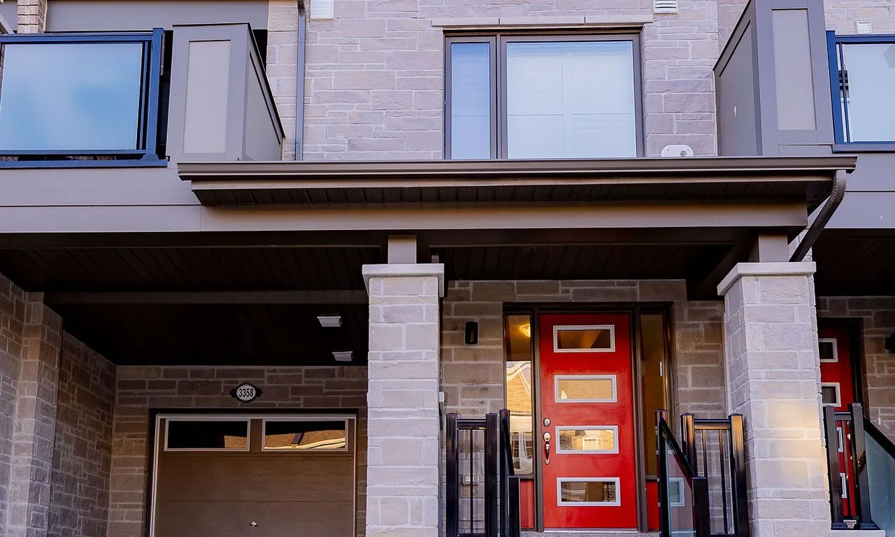 3358 Swordbill St, Pickering, ON L1X 0N1