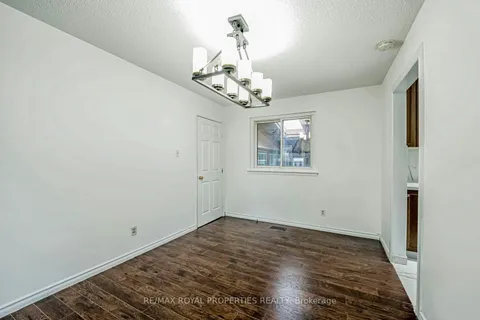 15 Lighthall Cres, Toronto, ON M1B 1V4