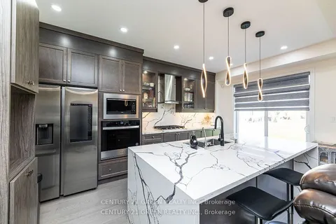 2079 Hallandale St, Oshawa, ON L1L 0T4