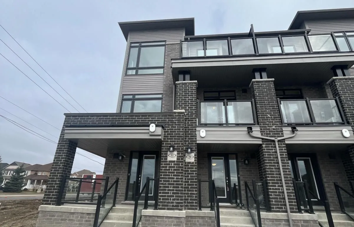 30 Esquire Way, Whitby, ON L1R 3K4