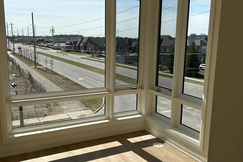 30 Esquire Way, Whitby, ON L1R 3K4
