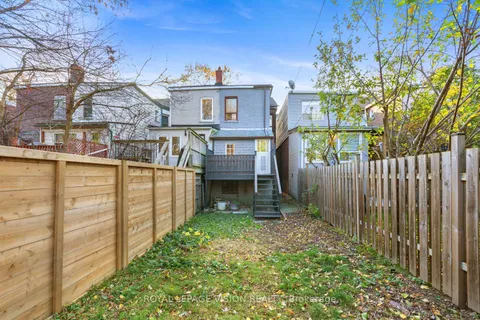 15 Alton Ave, Toronto, ON M4L 2M3