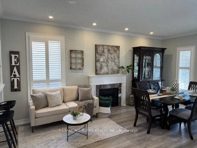 126 Vipond Rd, Whitby, ON L1M 1K9