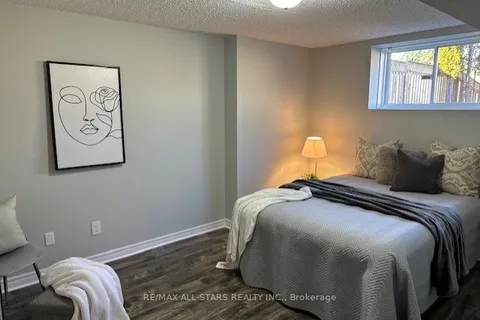 126 Vipond Rd, Whitby, ON L1M 1K9