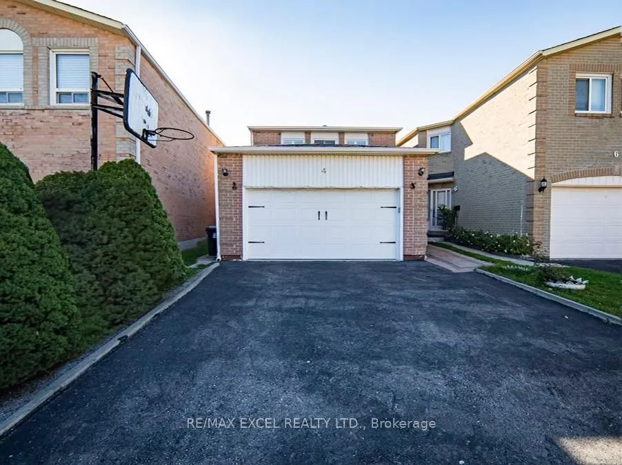 4 Flatwoods Dr, Toronto, ON M1V 4H4