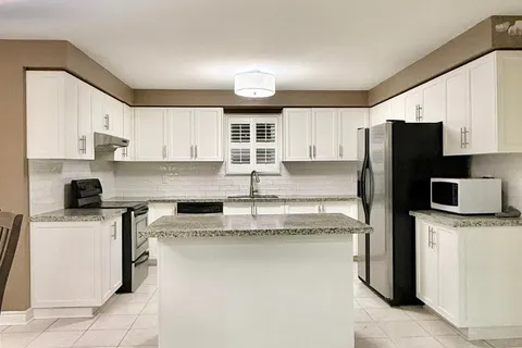 492 Palmtree Cres, Oshawa, ON L1K 2H3