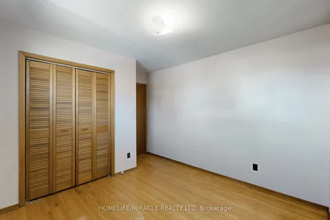 1363 Park Rd S Rd, Oshawa, ON L1J 4K3