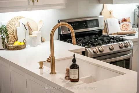 1790 Carousel Mews, Pickering, ON L1X 2R2