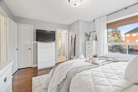 103 Charest Pl, Whitby, ON L1M 2B3