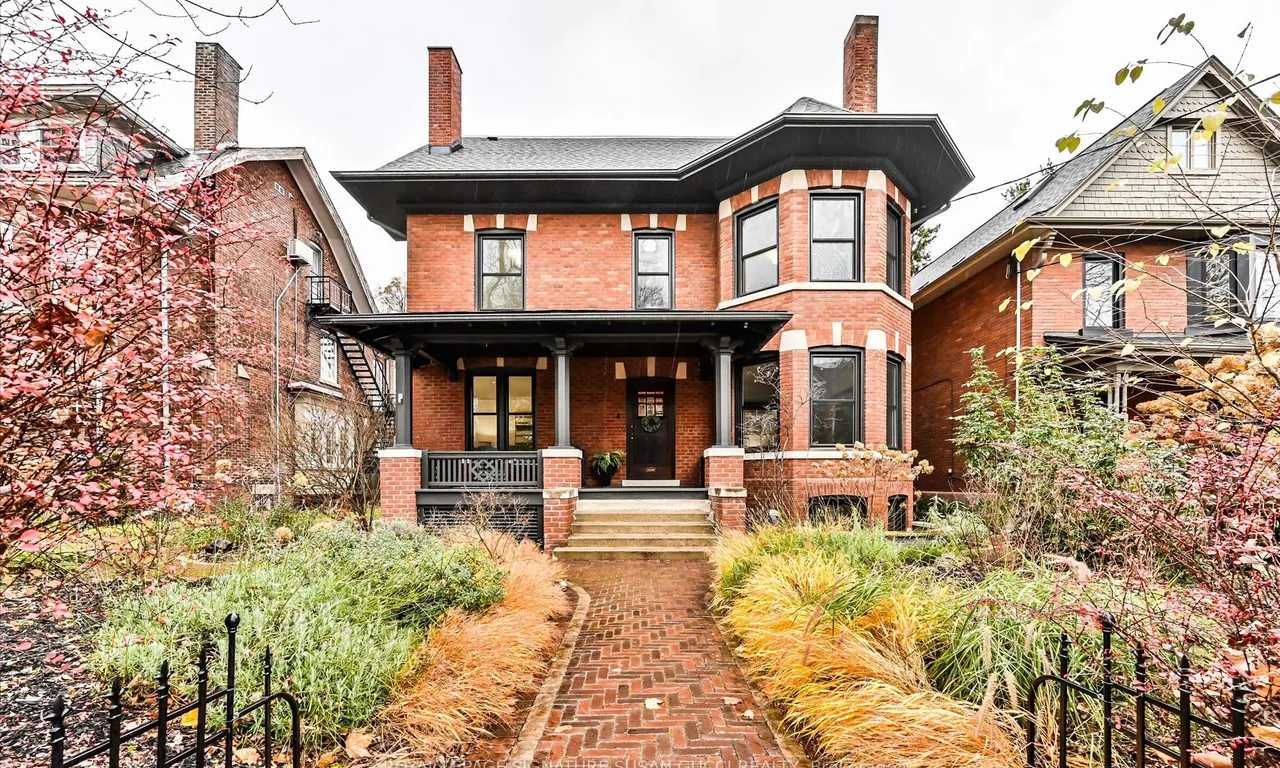 6 Lyall Ave, Toronto, ON M4E 1V8