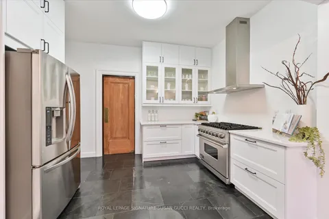 6 Lyall Ave, Toronto, ON M4E 1V8