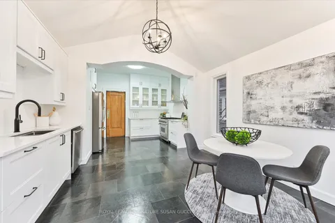6 Lyall Ave, Toronto, ON M4E 1V8
